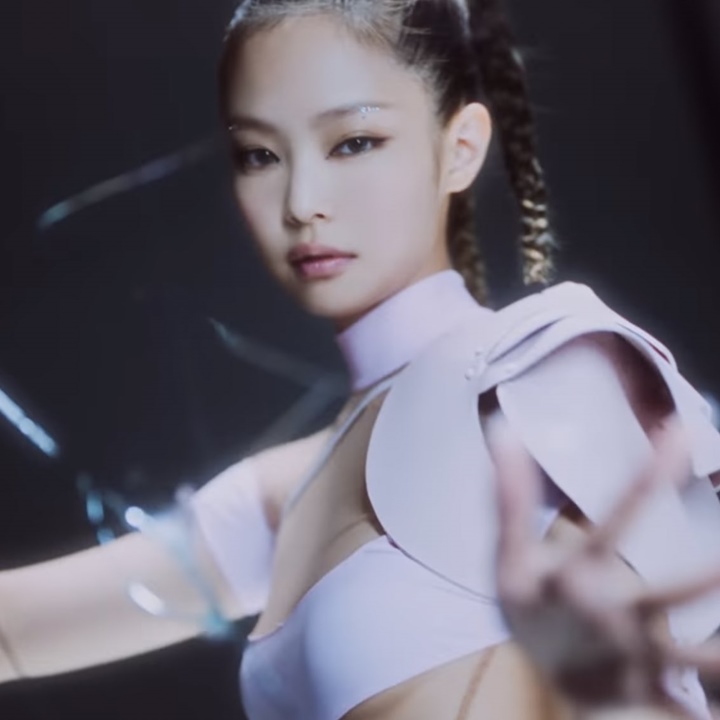 Jennie BLACKPINK Taklukkan Gaya Underboob di Teaser \'Pink Venom\' Tuai Reaksi Panas