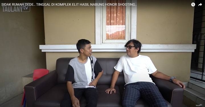 Sofa di Teras Rumah