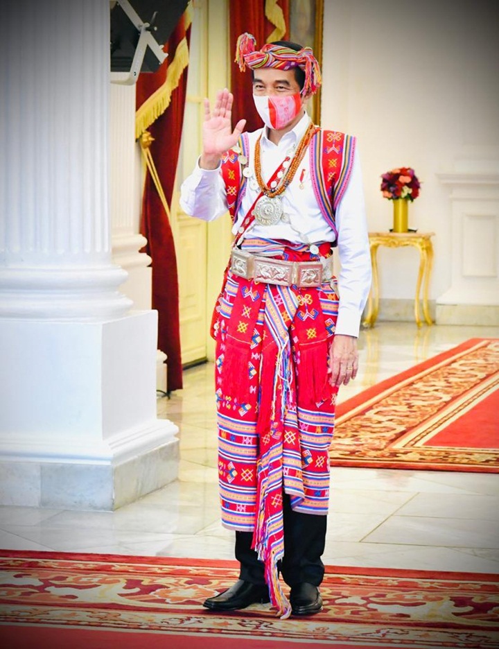 Baju Adat NTT