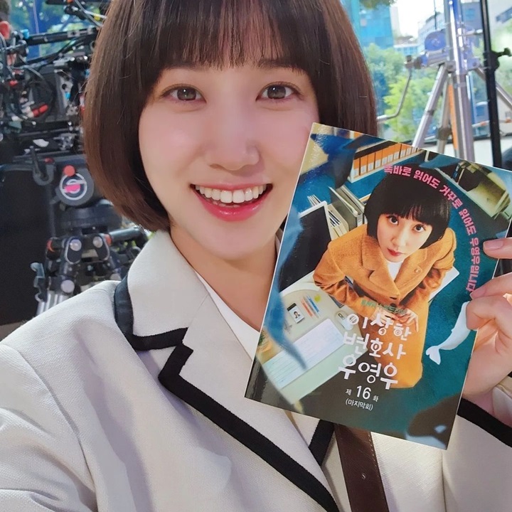 Park Eun Bin Pamer Senyum Cerah, Fans Makin Tak Rela \'Extraordinary Attorney Woo\' Tamat