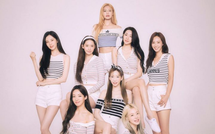 Meski Kini Beda Agensi, Pelukan Hangat SNSD Ke Lee Soo Man Bikin Fans Ikut Terharu