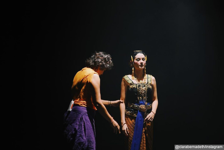 Berpartisipasi di Wayang Orang