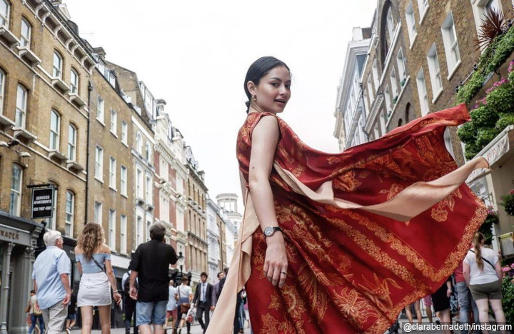 Pede Kenakan Batik di London
