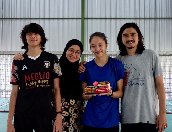 Momen Rayakan Ultah