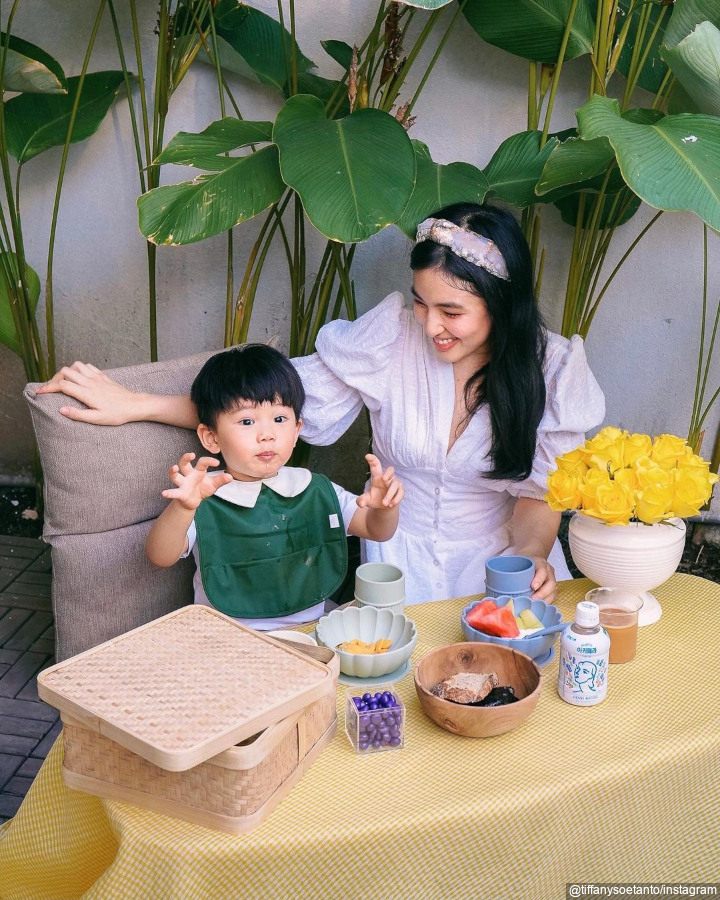 Ajak Anak Piknik di Rumah