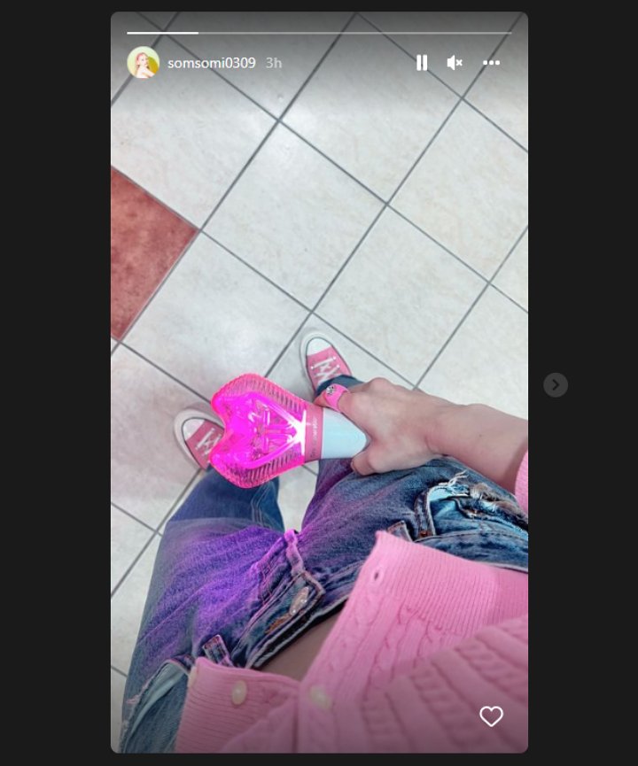 Jeon Somi Bikin Heboh Datang ke Fanmeeting SNSD, Pamer Lightstick dan Dresscode Jeon Somi Bikin Heboh Datang ke Fanmeeting SNSD, Pamer Lightstick dan Dresscode Jeon Somi Bikin Heboh Datang ke Fanmeeting SNSD, Pamer Lightstick dan Dresscode