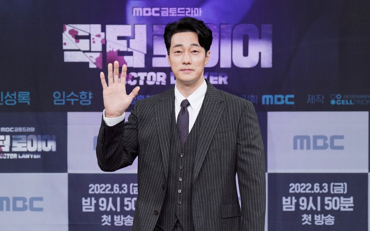 Akhirnya Bikin Akun Instagram, So Ji Sub Posting Foto Jadul di Unggahan Pertamanya