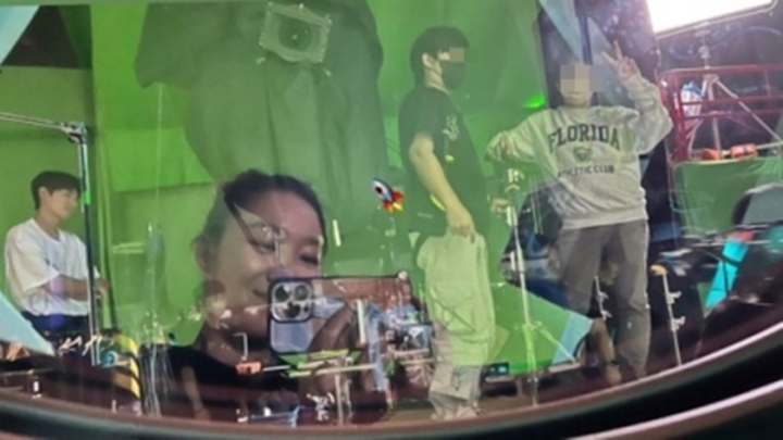 Gong Hyo Jin Pamer Foto Lee Min Ho di Lokasi Syuting \'Ask the Stars\'
