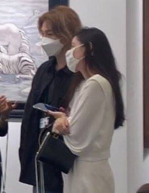 Potret Taeyang BIGBANG dan Min Hyo Rin