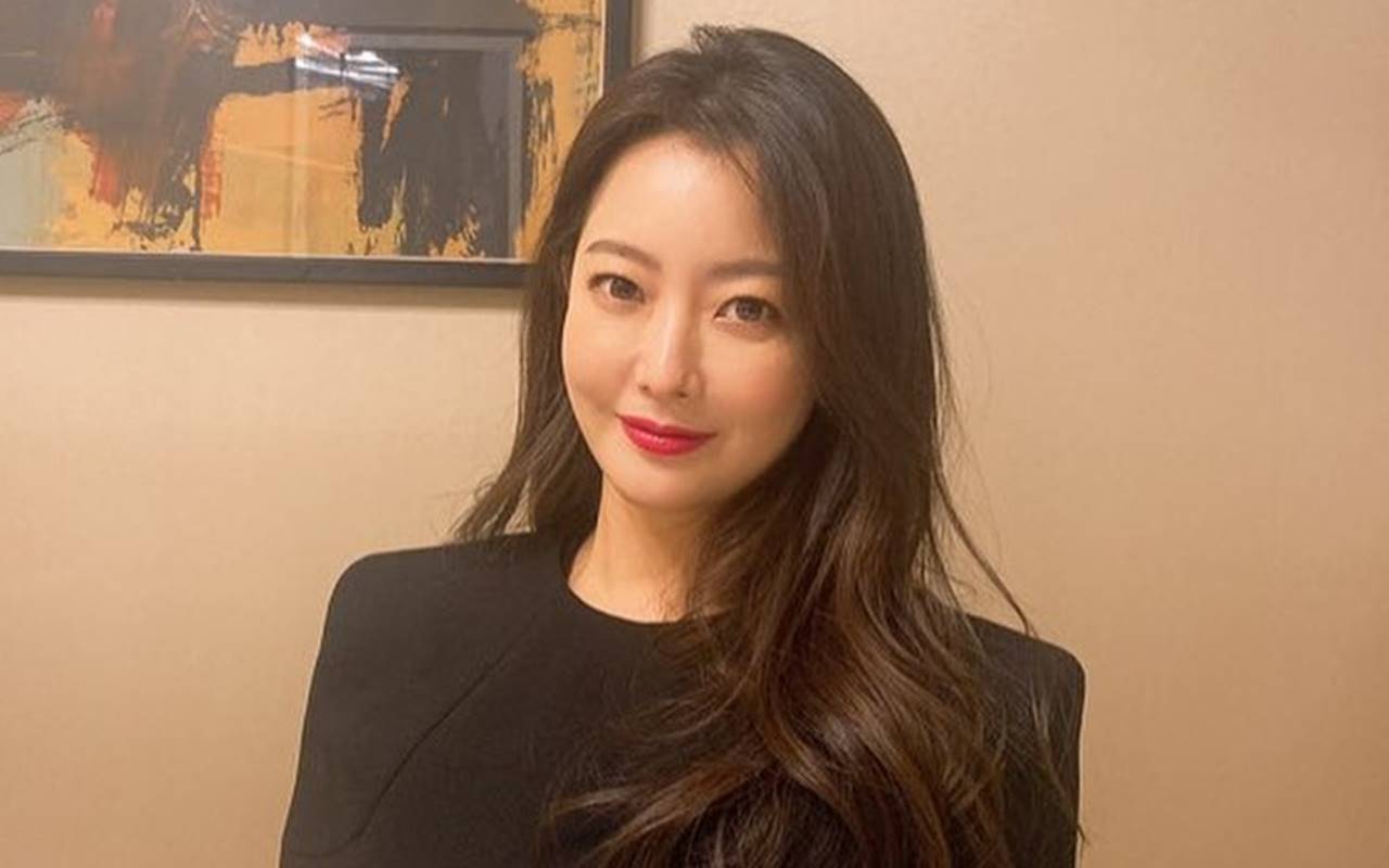 Aktris Kim Hee Sun Pamer Tulisan Tangan Super Rapi Bak Dicetak Mesin, Punya Sang Putri?
