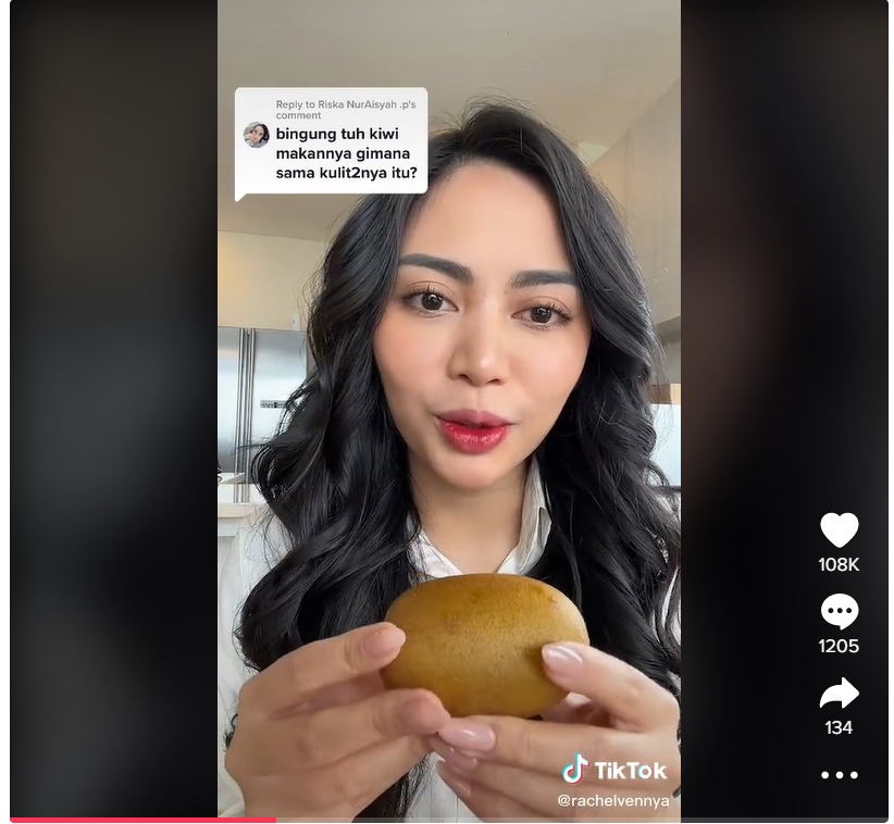 Rachel Vennya Bikin Heboh Usai Tunjukkan Cara Makan Kiwi