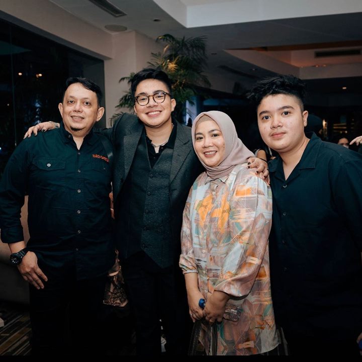 Pancarkan Pesona <i>Family Man</i>