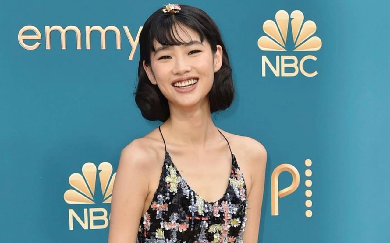 Pembuatan Gaun Jung Ho Yeon di Emmy Awards 2022 Bikin Melongo, Habiskan Waktu 600 Jam