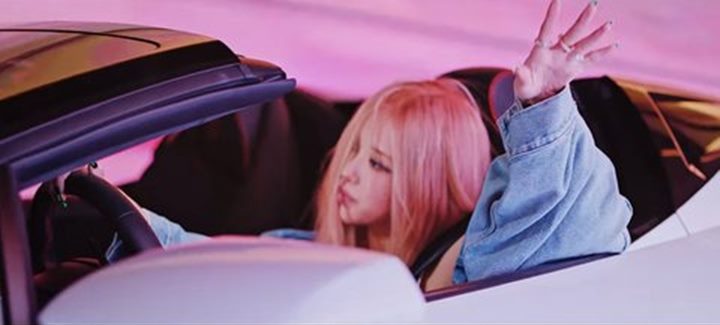 Sabuk Pengaman Rose BLACKPINK Di MV Comeback \'Shut Down\' Jadi Perbincangan