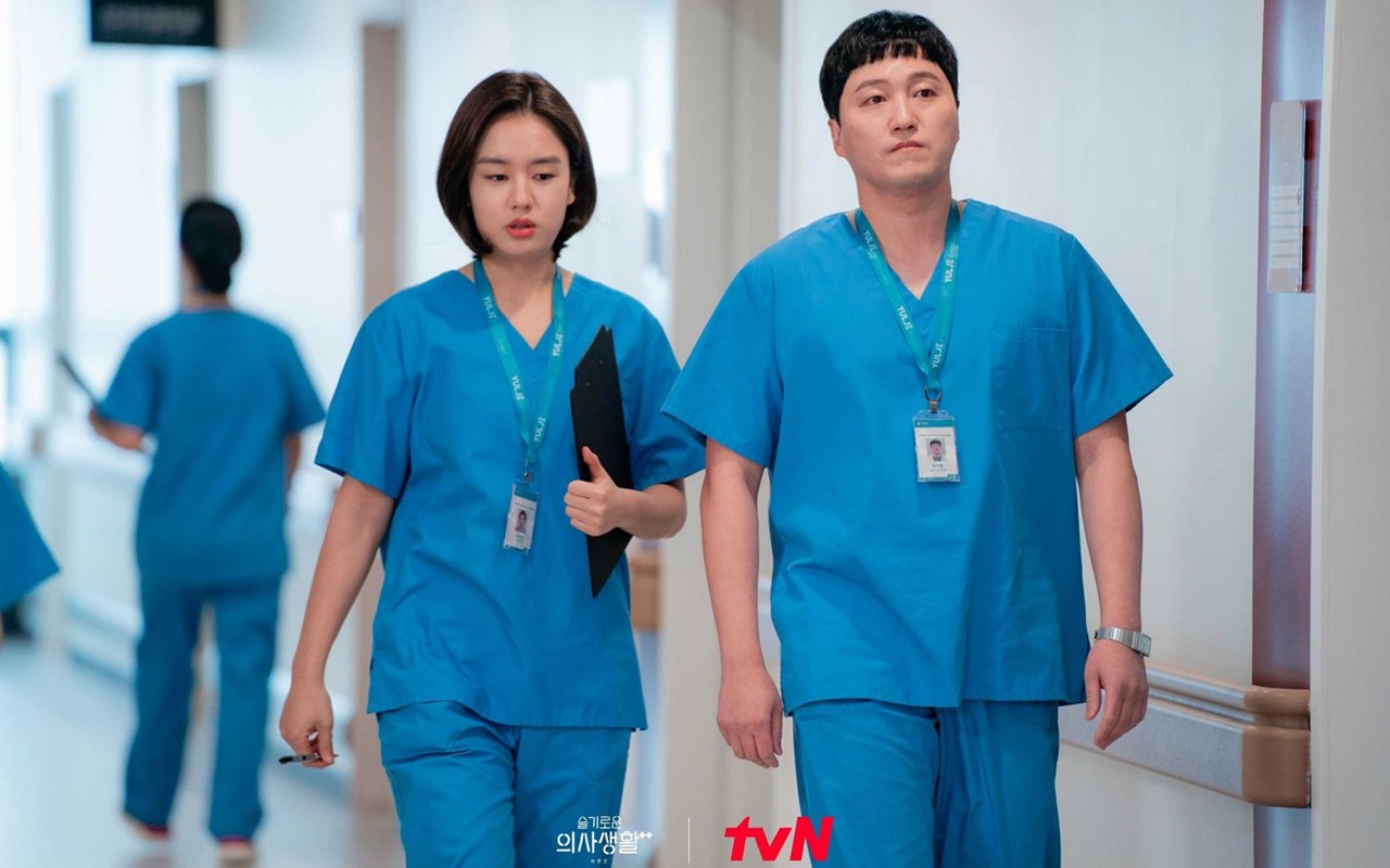 Kim Dae Myung Posting Foto Uwu Bareng Ahn Eun Jin, Kode 'Hospital Playlist 3' Segera Tayang?