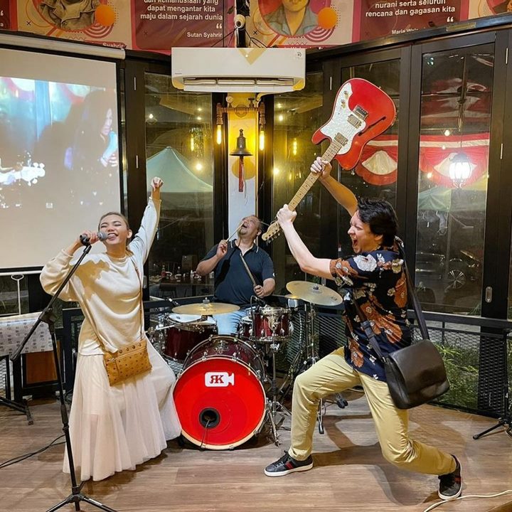 Asyik Ngeband