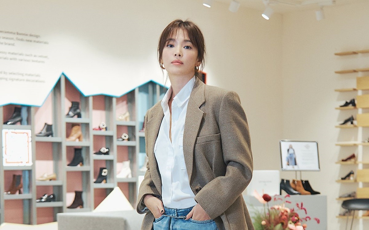 Penampilan Beda Song Hye Kyo Jalan-Jalan di Amerika Kejutkan Fans
