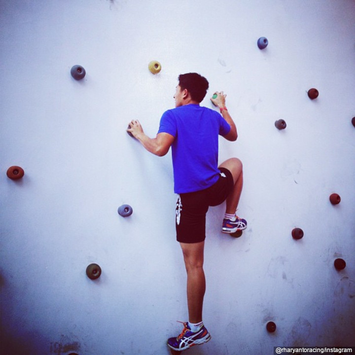 <i>Wall Climbing</i>