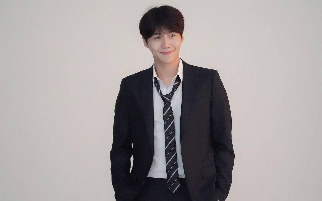 Kim Seon Ho Ucapkan Ini pada Fans Usai Menangkan Outstanding Korean Actor di Seoul Drama Awards 2022