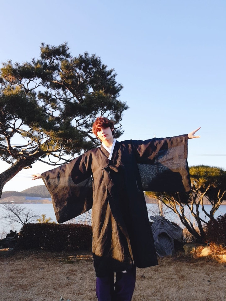 Penampilan dengan Hanbok Sederhana