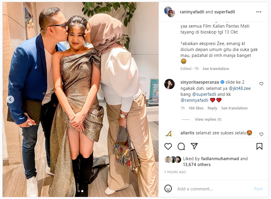 Ekspresi Zee JKT48 Kala Dicium Kedua Orangtuanya Bikin Ngakak