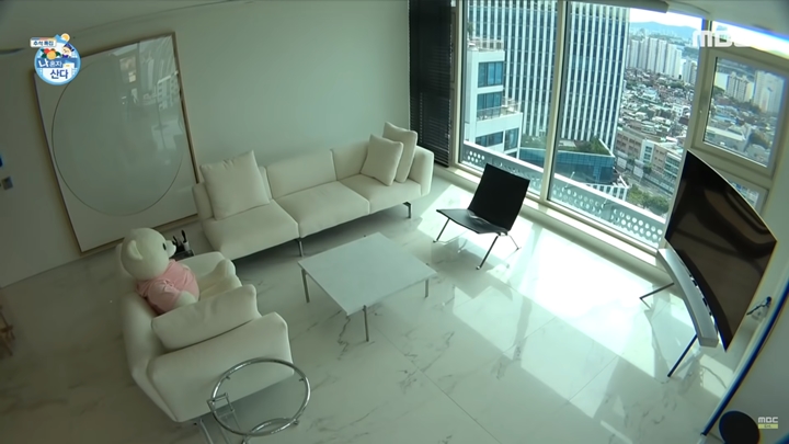 Ruang Tengah <i>Cozy</i>