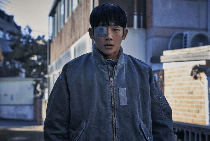 Jung Hae In Alami Efek Buruk Usai Tutupi Satu Mata Selama Syuting \'Connect\'