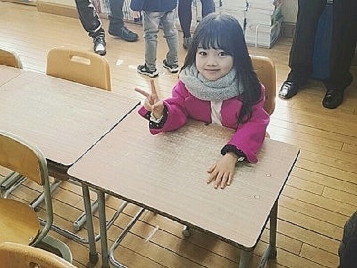 Duduk di Bangku Sekolah