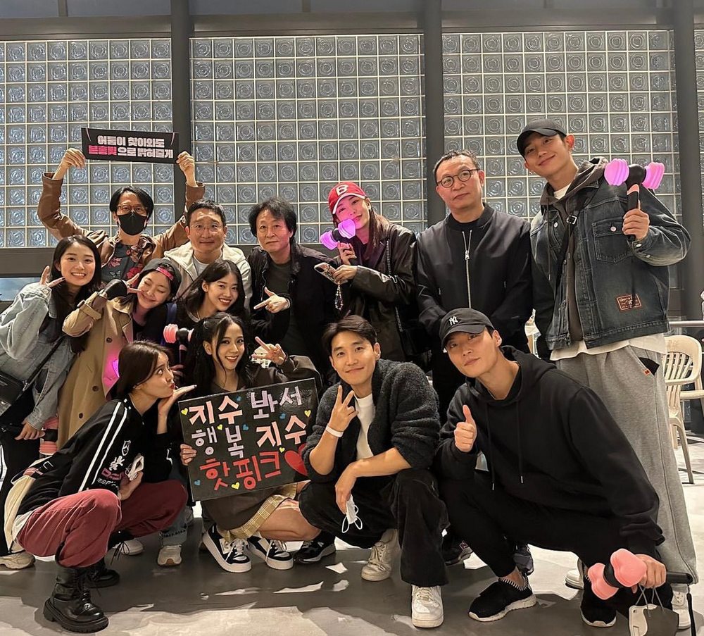 Jung Hae In Hingga Kim Hye Yoon Cs Kompak Hadiri Konser BLACKPINK Beri Dukungan ke Jisoo