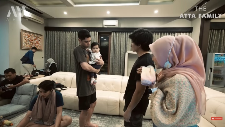Baby Ameena Nyaman Dipeluk Al Ghazali, Atta Halilintar: Tau Aja yang Ganteng