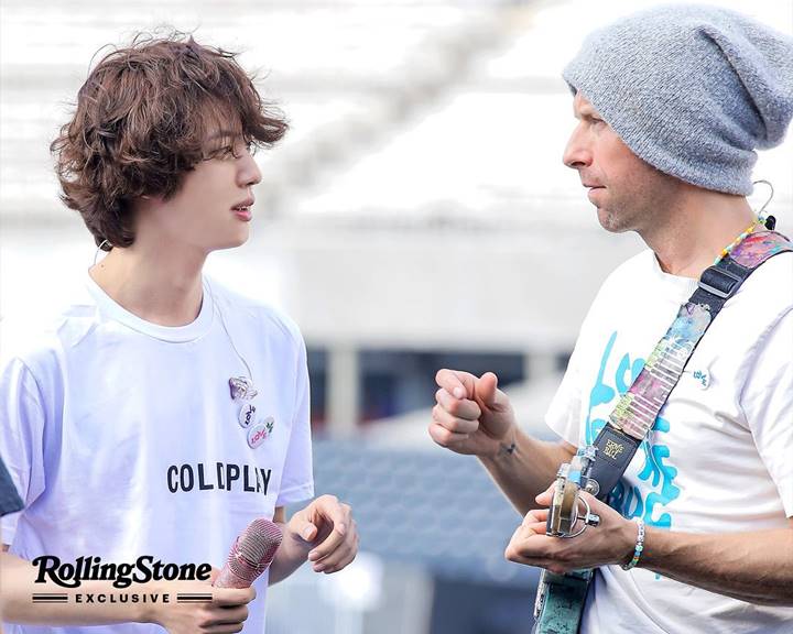Jin BTS Gladi Bareng Coldplay, Mikrofon Ikonik Diduga Sudah \'Sembuh\'t