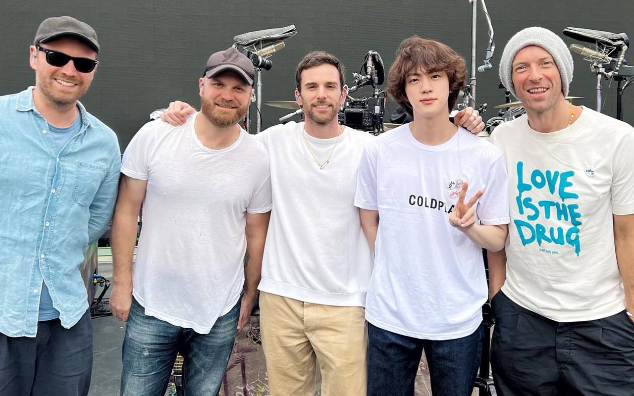 Curhat Soal Wamil, Kedekatan Jin BTS dan Chris Martin Coldplay Makin Terungkap