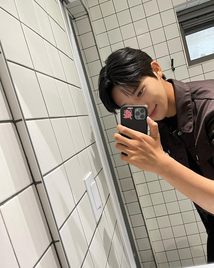 Ikuti Tren Mirror Selfie
