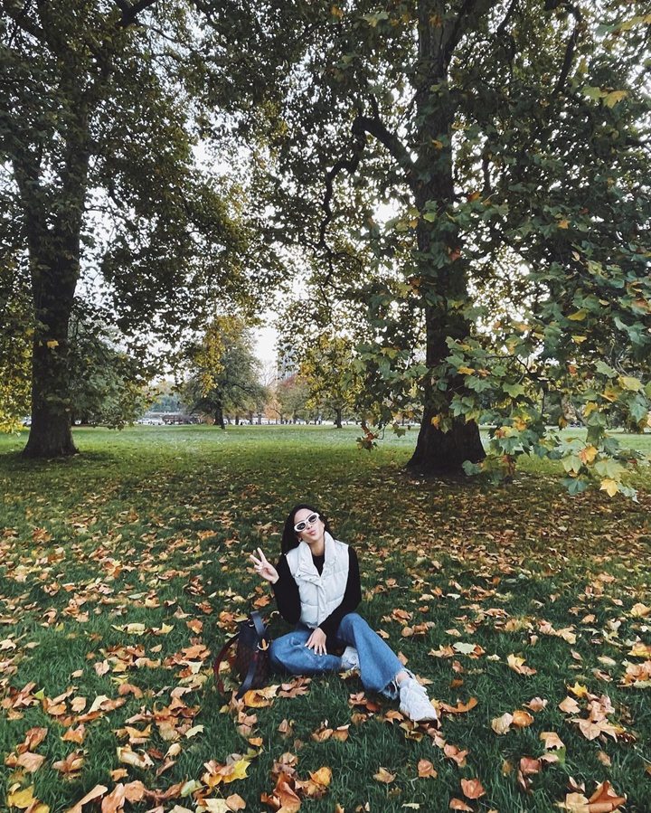 <i>An Autumn Holiday</i>