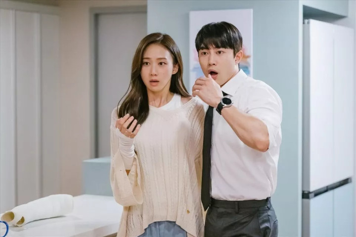 \'Gaus Electronics\' Kwak Dong Yeon Disebut Drama Komedi Terbaik Tahun Ini Meski Catat Rating Rendah