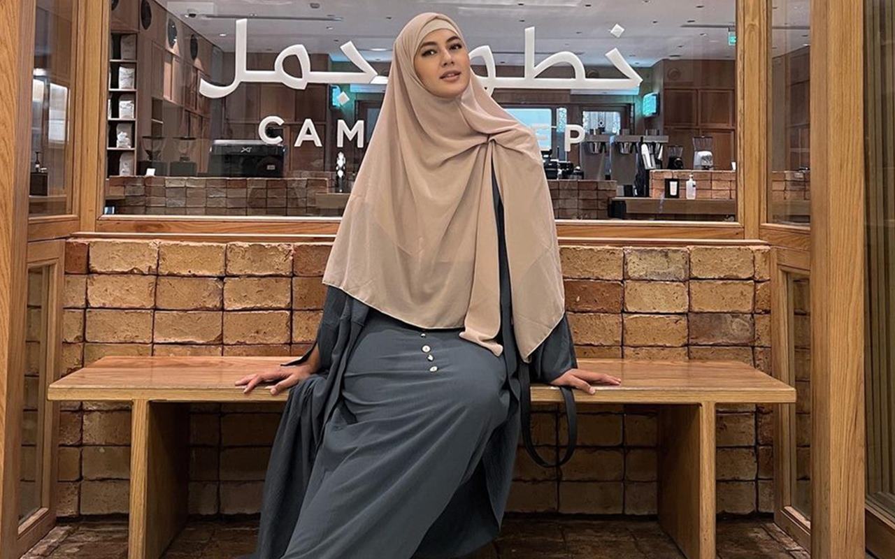 Kelewat Cantik, Paula Verhoeven Tampil Manglingi Pakai Hijab Diminta Jangan Dilepas