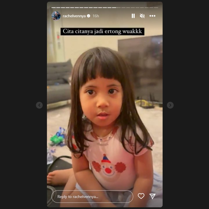Pengin Jadi Artis, Aksi Anak Rachel Vennya Ngevlog Sendiri Bikin Super Gemas