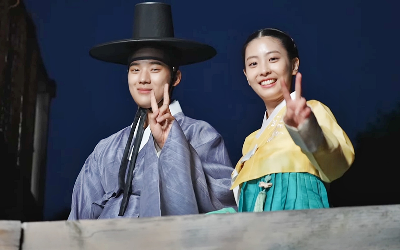 Moon Sang Min Grogi Dampingi Oh Ye Ju di Potret Malam Pertama 'Under The Queen's Umbrella'