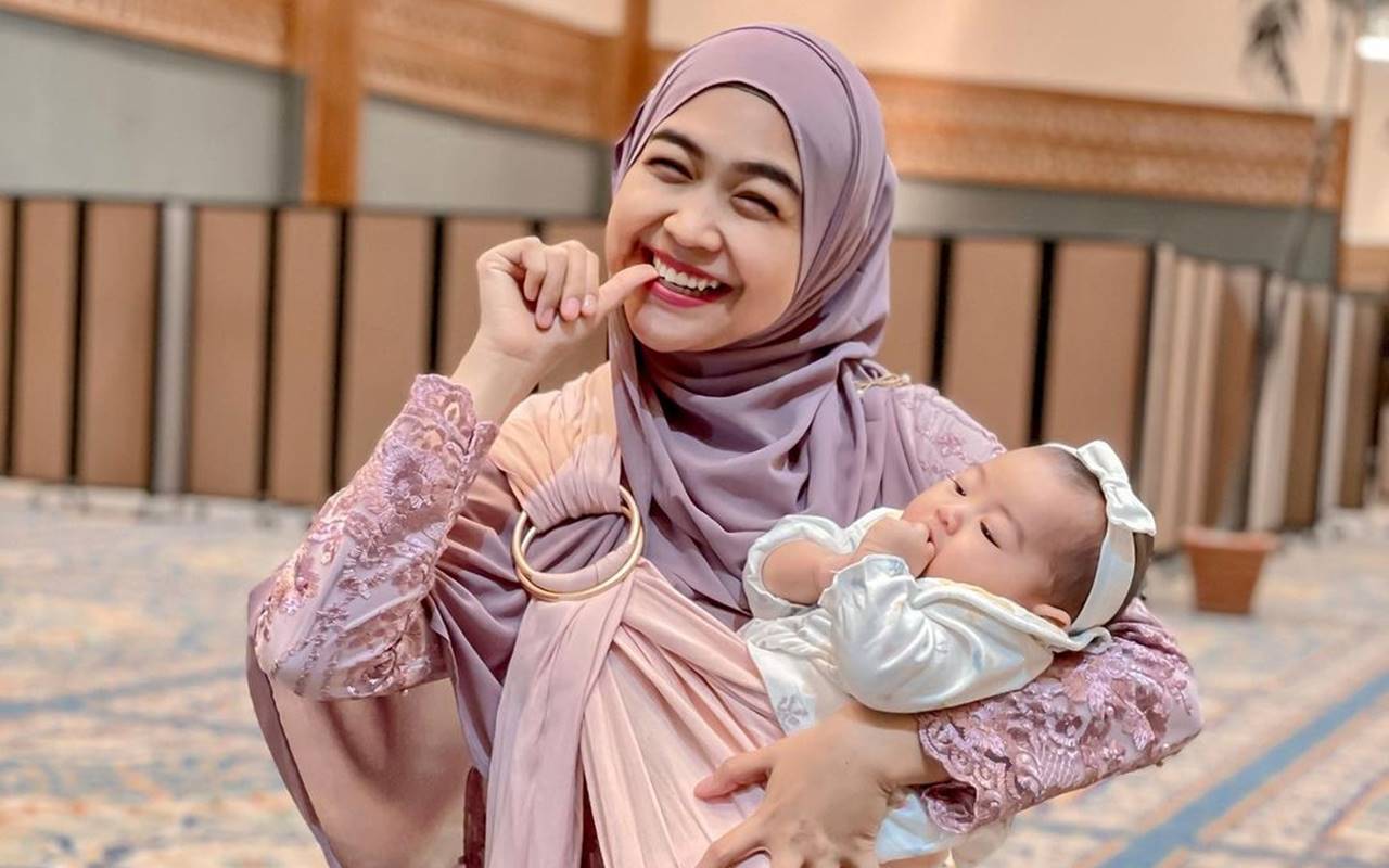 Ria Ricis Ungkap Penjelasan Dokter Usai Dikritik Beri MPASI Baby Moana di Usia 4 Bulan