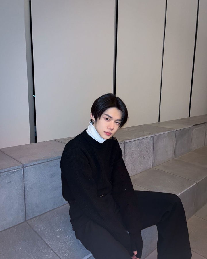 Bersinar dengan Rambut Hitam