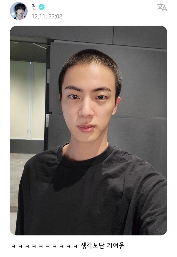 Jin BTS Pamer Rambut Plontos Jelang Wamil