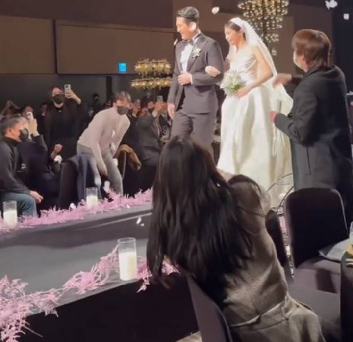 Baju Nagita Slavina Diduga Limited Edition, Vidi Aldiano Akrab Bareng Penyanyi Korea-Topik Pagi