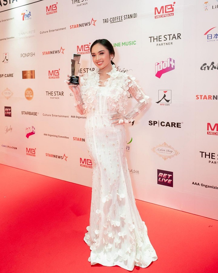 Menang Asia Celebrity Award
