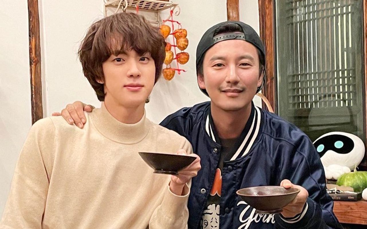 Telat Posting Perpisahan, Kim Nam Gil Beri Pesan Hangat ke Jin BTS yang Pergi Wamil
