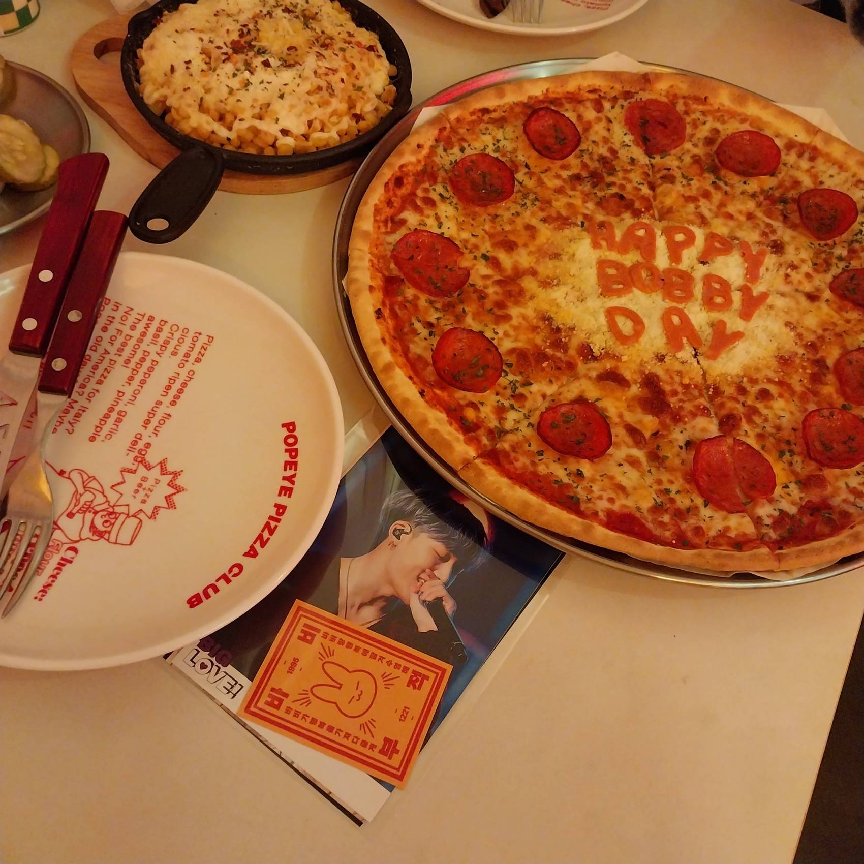 Pizza Party penggemar untuk merayakan ulang tahun Bobby iKON