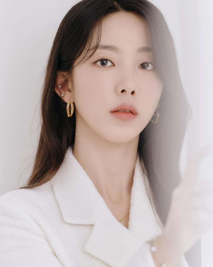  Di bawah Naungan Lucky Monster Entertainment