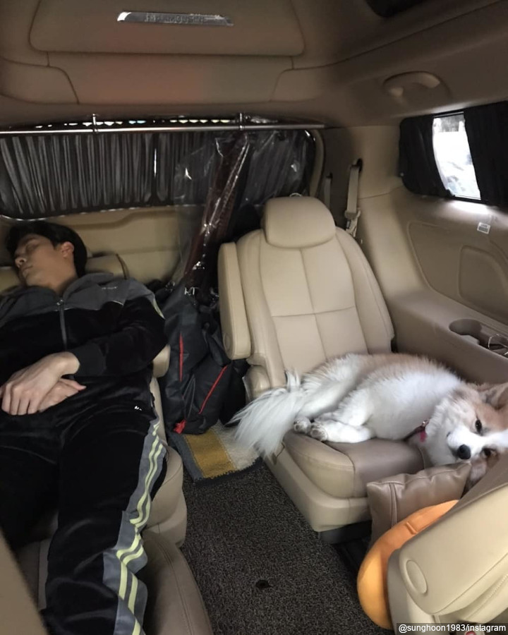 Pose Tidur Bikin Ngakak