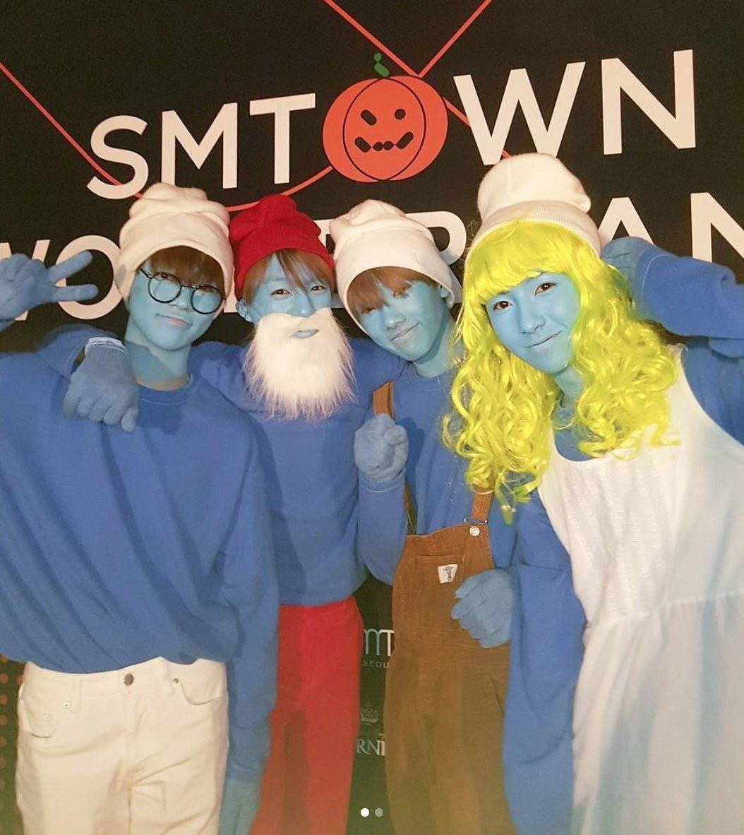 NCT Dream tampil menjadi Smurf di Halloween Party SM Entertainment pada 2017 lalu