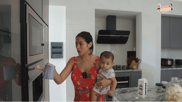 Jessica Iskandar Jawab Kritikan Jarang Terlihat Pegang Baby Don