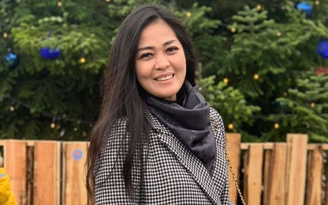Natal Pertama Jadi Ibu, Gracia Indri Peringatkan Postingannya Bareng Anak Tak di-Slide